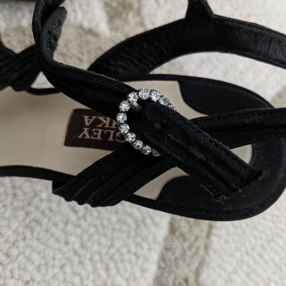 Badgley Mischka Black Suede Heels Size 7.5 *NEW* - Picture 2 of 8